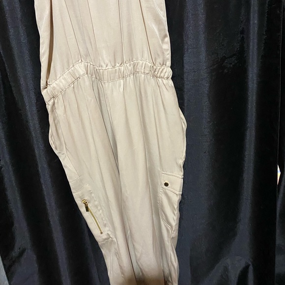 Cach’e beige romper - Picture 7 of 9